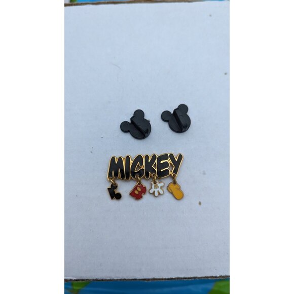 Disney Mickey Mouse Trading Pin With Dangling Body Parts Charms - Picture 1 of 3